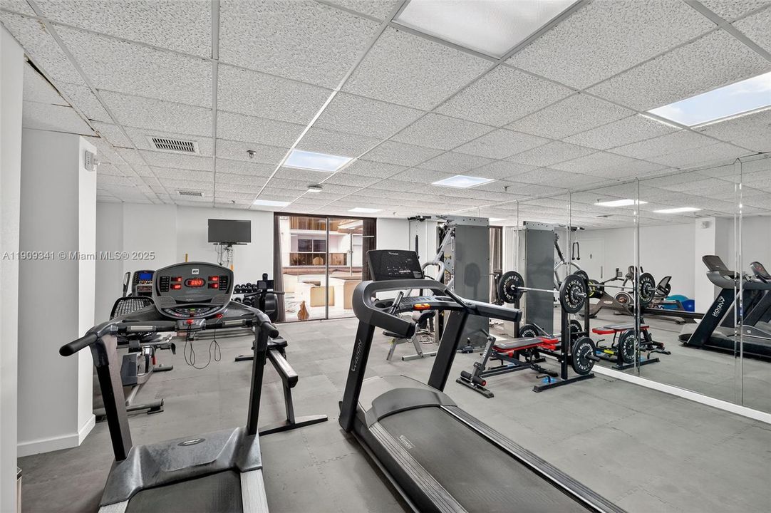 Под контрактом: $2,000 (1 спален, 1 ванн, 987 Квадратных фут)