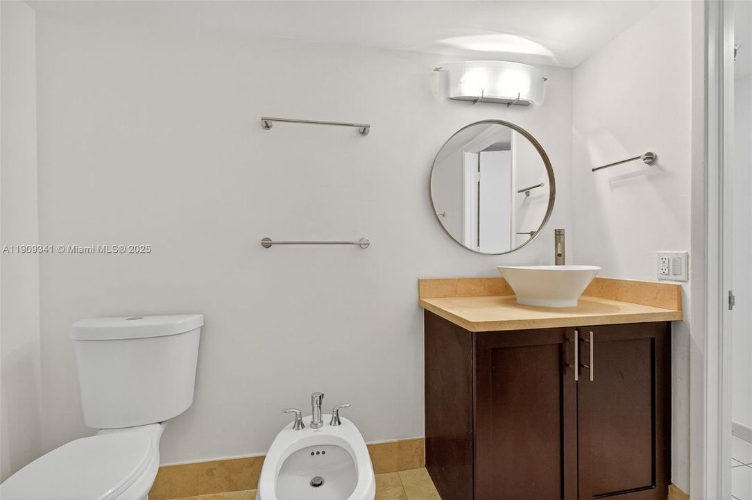 Под контрактом: $2,000 (1 спален, 1 ванн, 987 Квадратных фут)