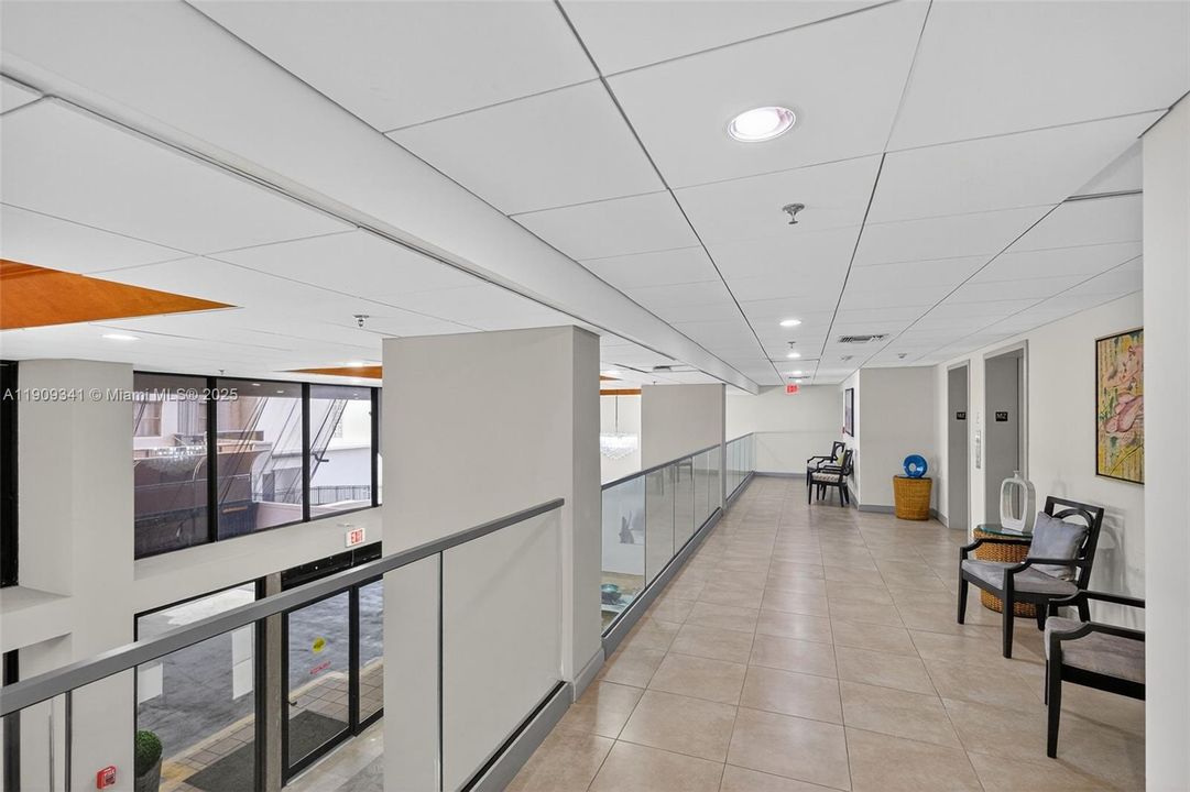 Под контрактом: $2,000 (1 спален, 1 ванн, 987 Квадратных фут)