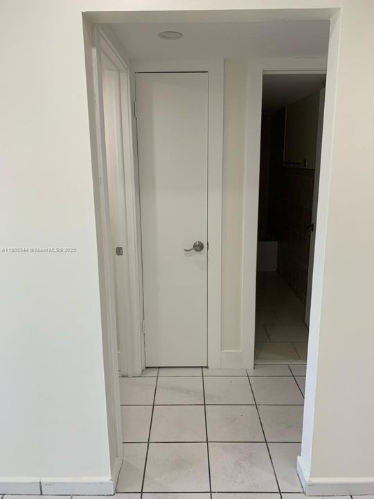 待售: $255,000 (2 贝兹, 2 浴室, 903 平方英尺)