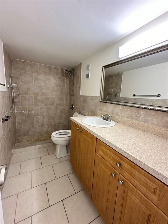 待售: $255,000 (2 贝兹, 2 浴室, 903 平方英尺)