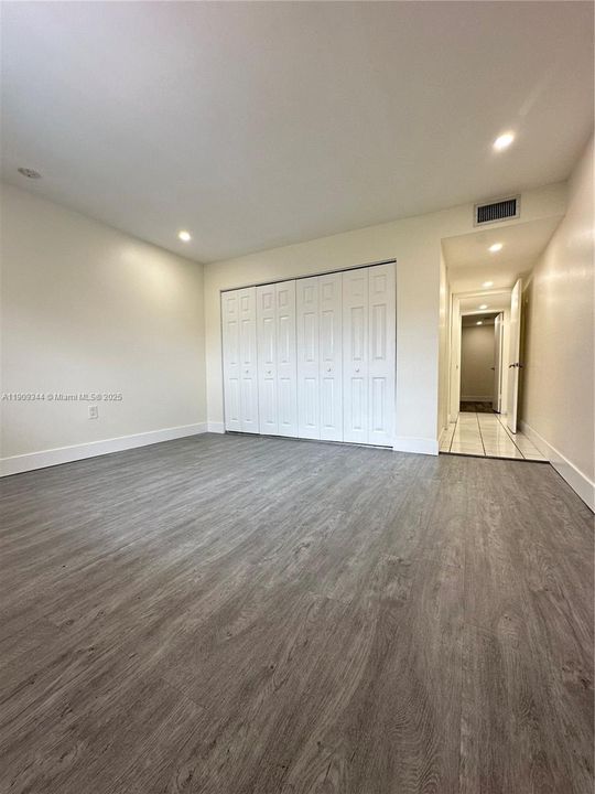 待售: $255,000 (2 贝兹, 2 浴室, 903 平方英尺)