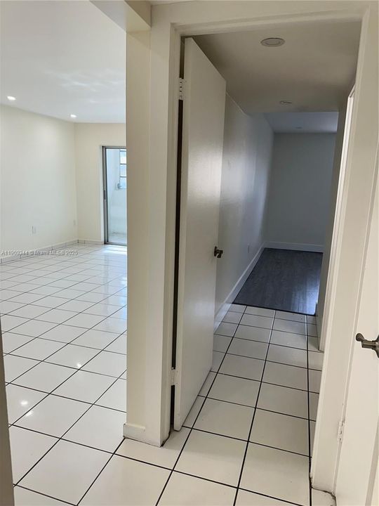 待售: $255,000 (2 贝兹, 2 浴室, 903 平方英尺)