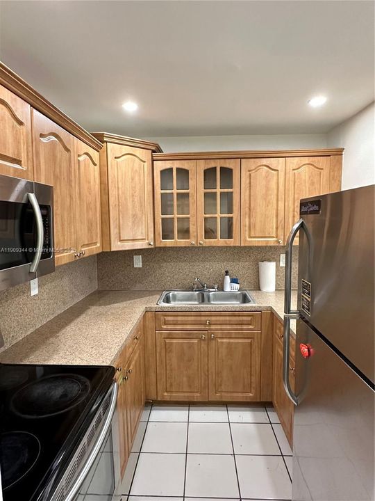 待售: $255,000 (2 贝兹, 2 浴室, 903 平方英尺)