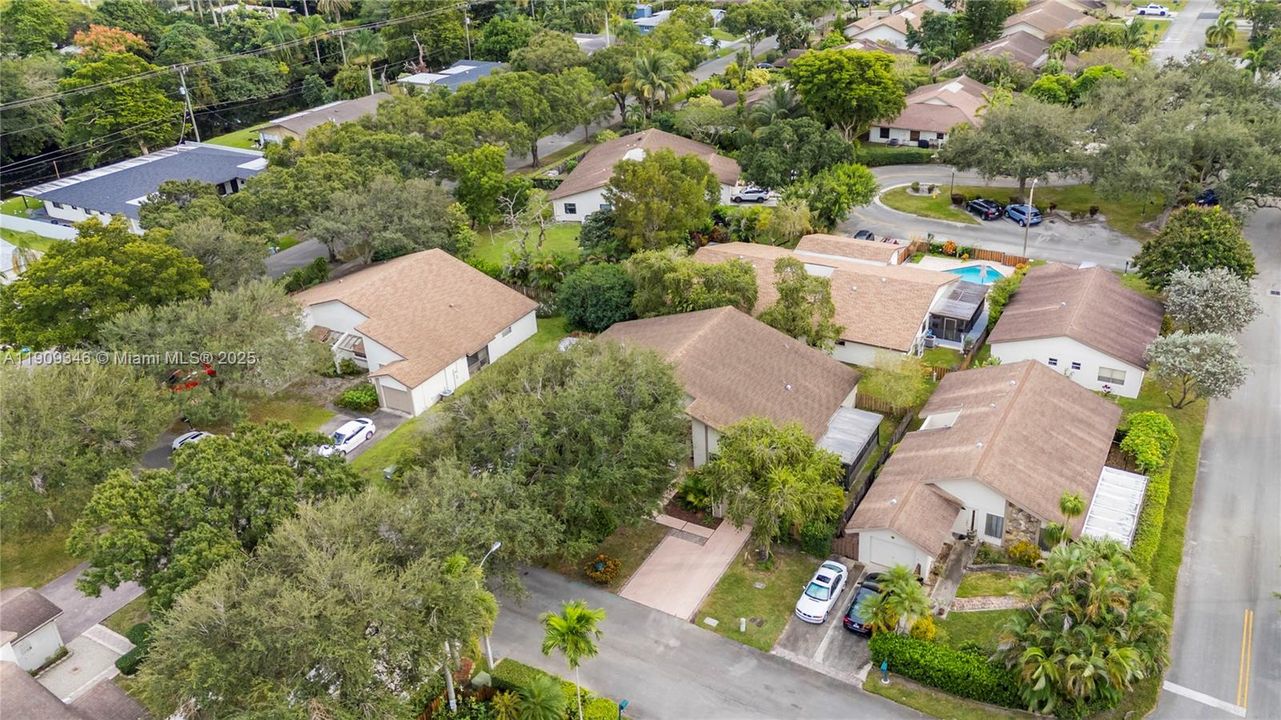 Active With Contract: $465,000 (3 beds, 2 baths, 1198 Square Feet)