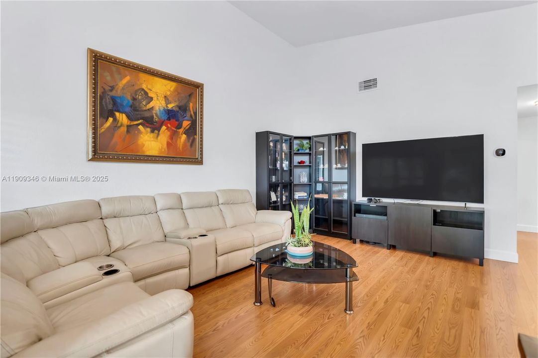 Active With Contract: $465,000 (3 beds, 2 baths, 1198 Square Feet)