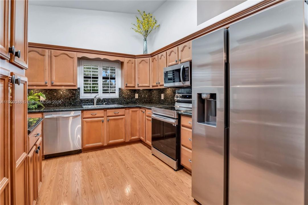 Active With Contract: $465,000 (3 beds, 2 baths, 1198 Square Feet)