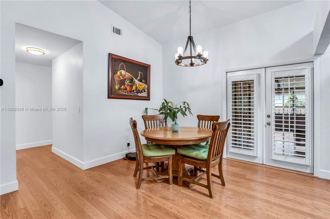 Active With Contract: $465,000 (3 beds, 2 baths, 1198 Square Feet)