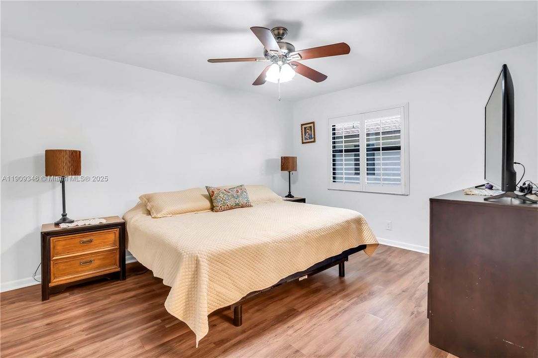 Active With Contract: $465,000 (3 beds, 2 baths, 1198 Square Feet)