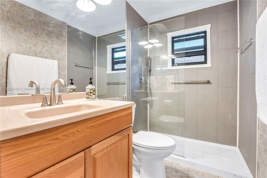 Active With Contract: $465,000 (3 beds, 2 baths, 1198 Square Feet)