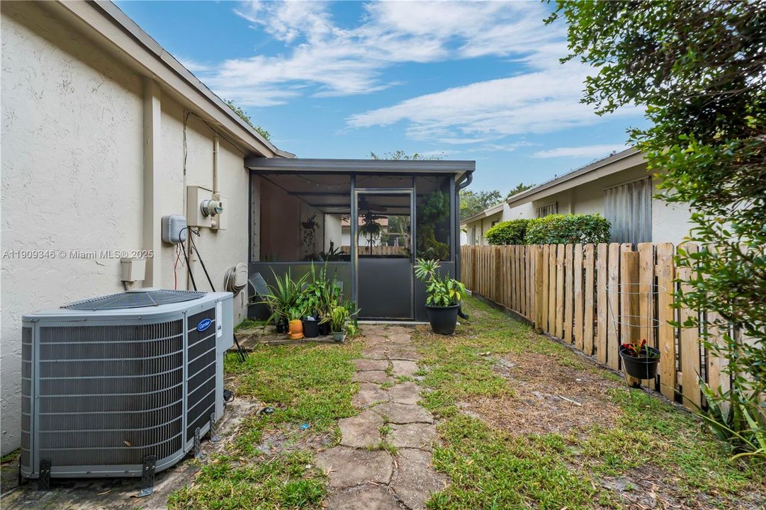 Active With Contract: $465,000 (3 beds, 2 baths, 1198 Square Feet)