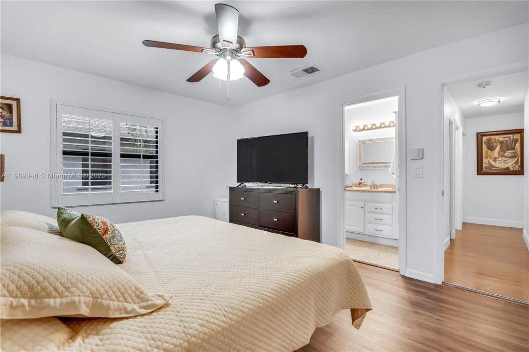 Active With Contract: $465,000 (3 beds, 2 baths, 1198 Square Feet)