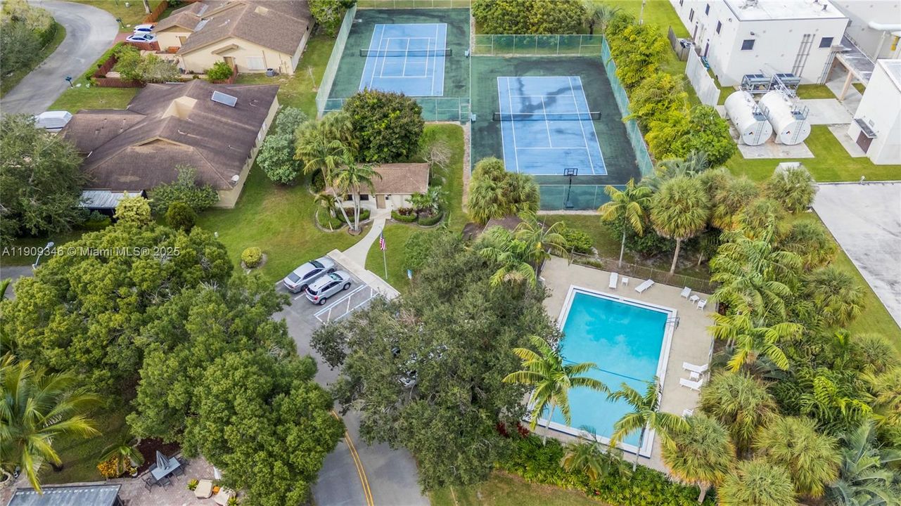 Active With Contract: $465,000 (3 beds, 2 baths, 1198 Square Feet)