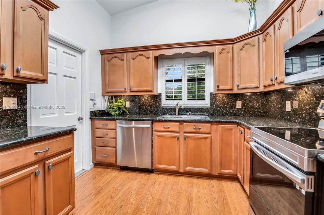 Active With Contract: $465,000 (3 beds, 2 baths, 1198 Square Feet)