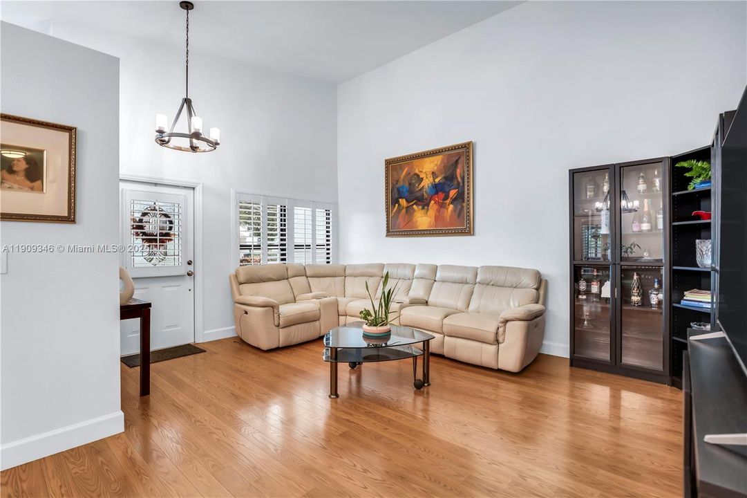 Active With Contract: $465,000 (3 beds, 2 baths, 1198 Square Feet)