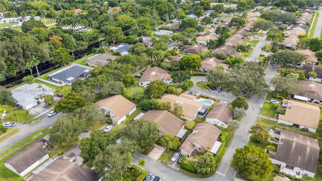 Active With Contract: $465,000 (3 beds, 2 baths, 1198 Square Feet)