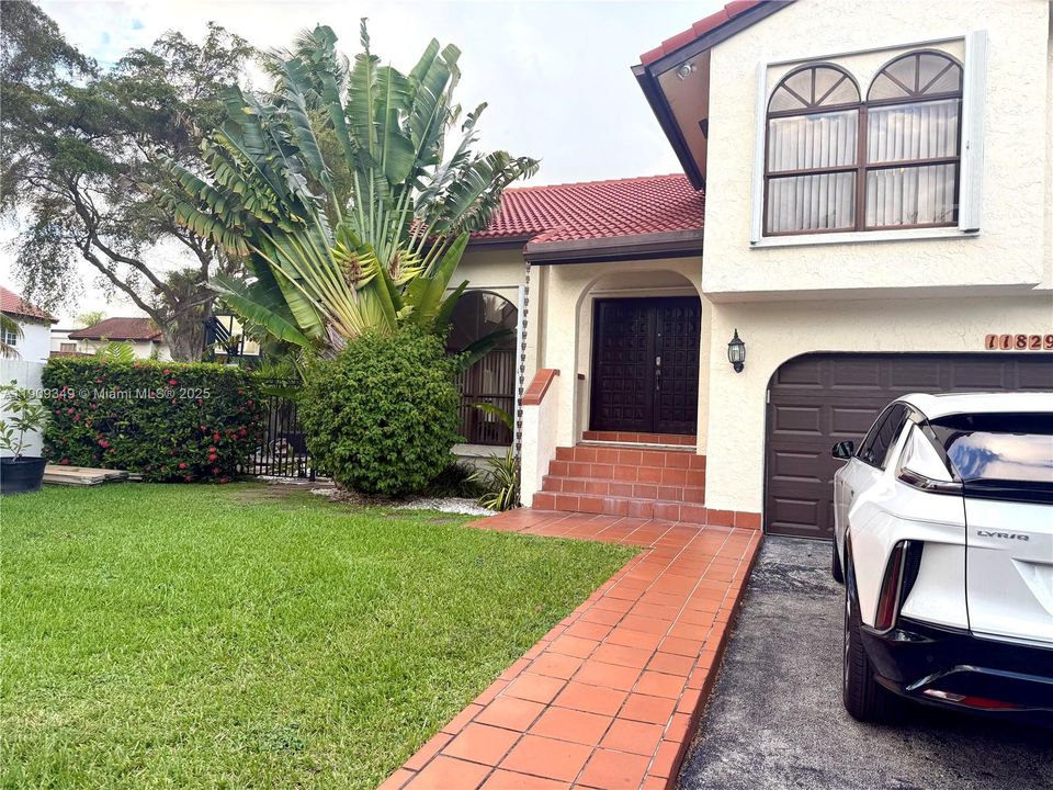 For Rent: $4,950 (4 beds, 3 baths, 2110 Square Feet)