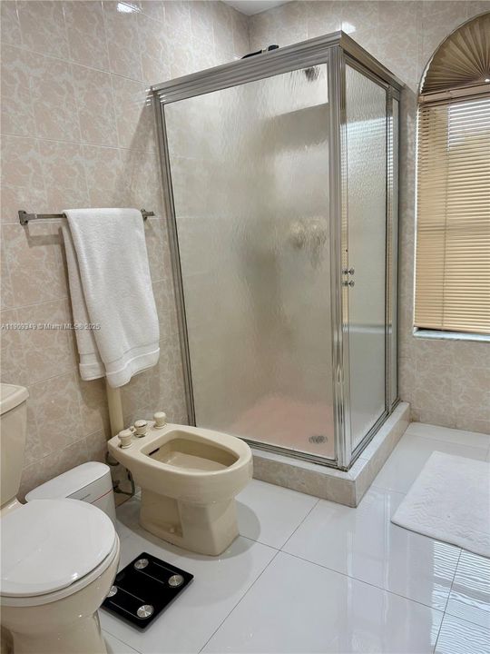 For Rent: $4,950 (4 beds, 3 baths, 2110 Square Feet)