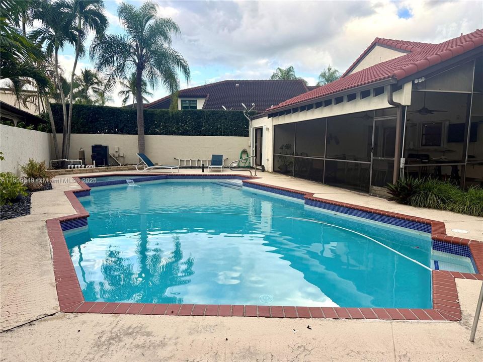 For Rent: $4,950 (4 beds, 3 baths, 2110 Square Feet)