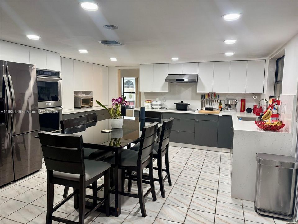 For Rent: $4,950 (4 beds, 3 baths, 2110 Square Feet)