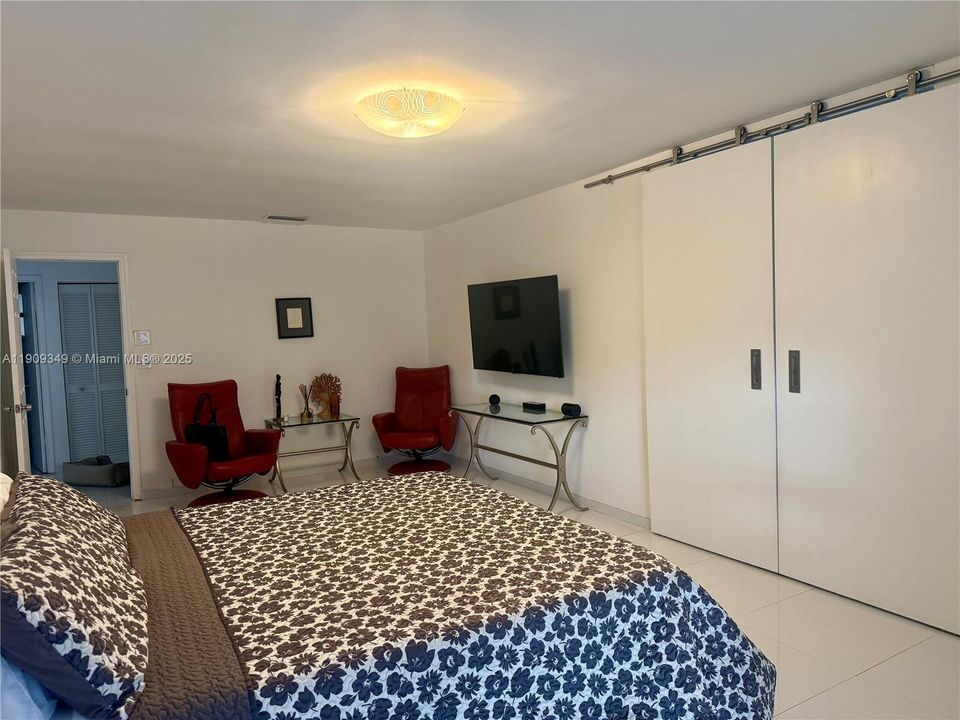 For Rent: $4,950 (4 beds, 3 baths, 2110 Square Feet)