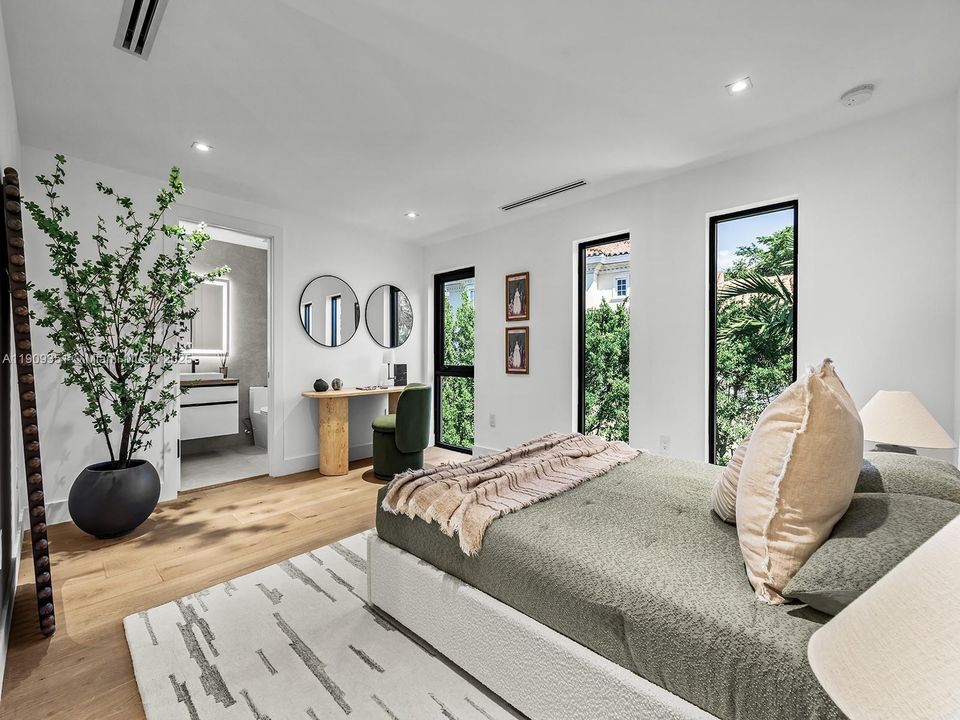 For Sale: $10,500,000 (4 beds, 4 baths, 6716 Square Feet)