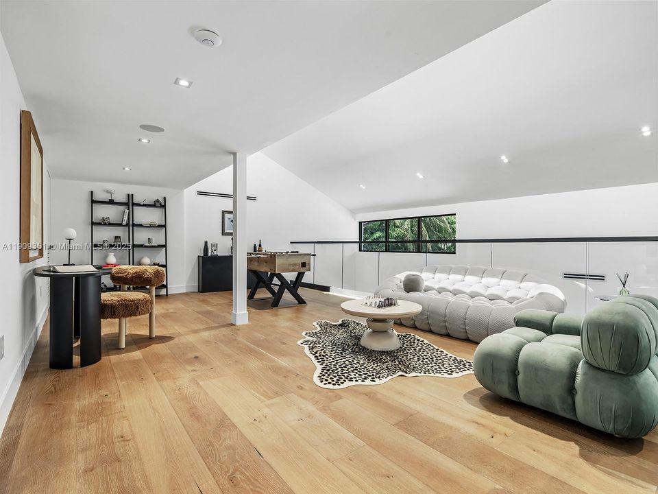 For Sale: $10,500,000 (4 beds, 4 baths, 6716 Square Feet)