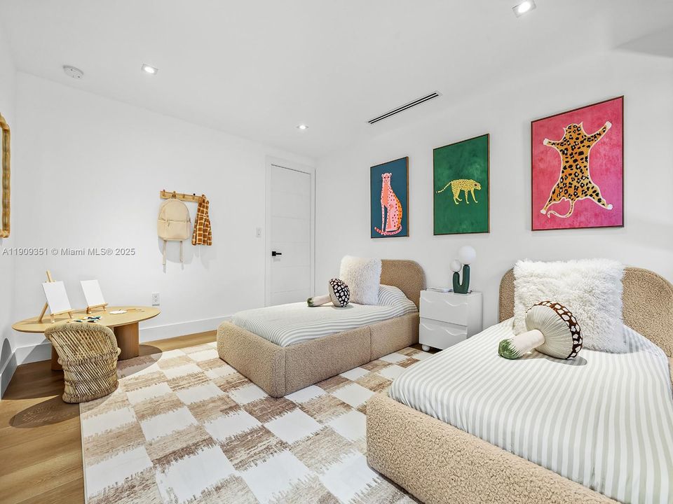 For Sale: $10,500,000 (4 beds, 4 baths, 6716 Square Feet)