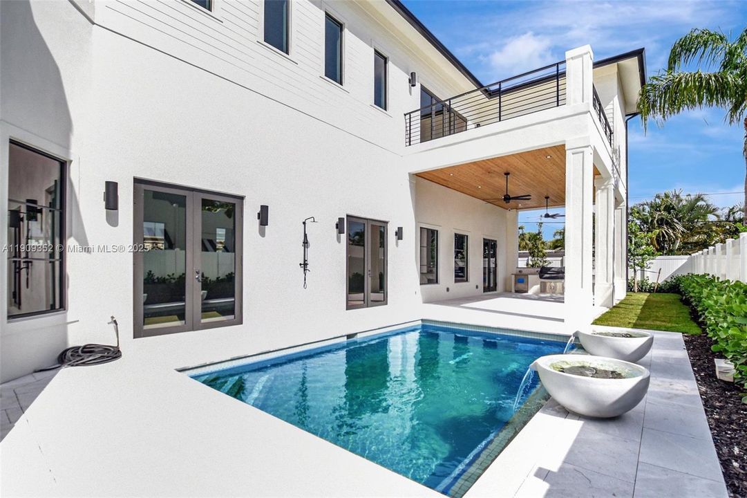 For Sale: $3,200,000 (4 beds, 3 baths, 3104 Square Feet)