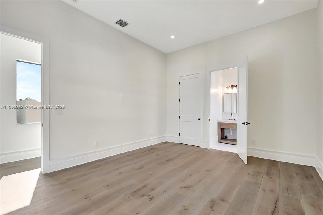 For Sale: $3,200,000 (4 beds, 3 baths, 3104 Square Feet)