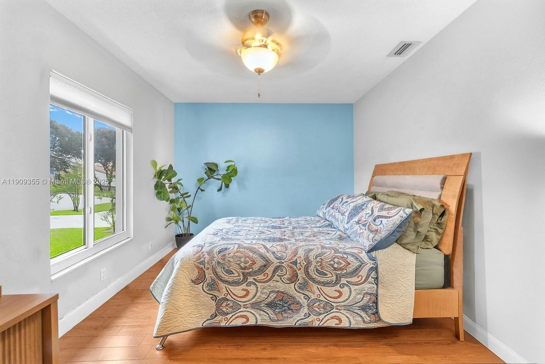 En Venta: $765,000 (3 camas, 2 baños, 2156 Pies cuadrados)