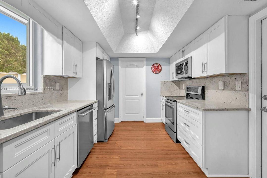 En Venta: $765,000 (3 camas, 2 baños, 2156 Pies cuadrados)