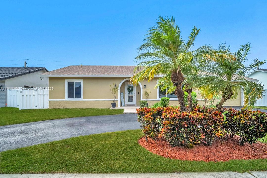 En Venta: $765,000 (3 camas, 2 baños, 2156 Pies cuadrados)