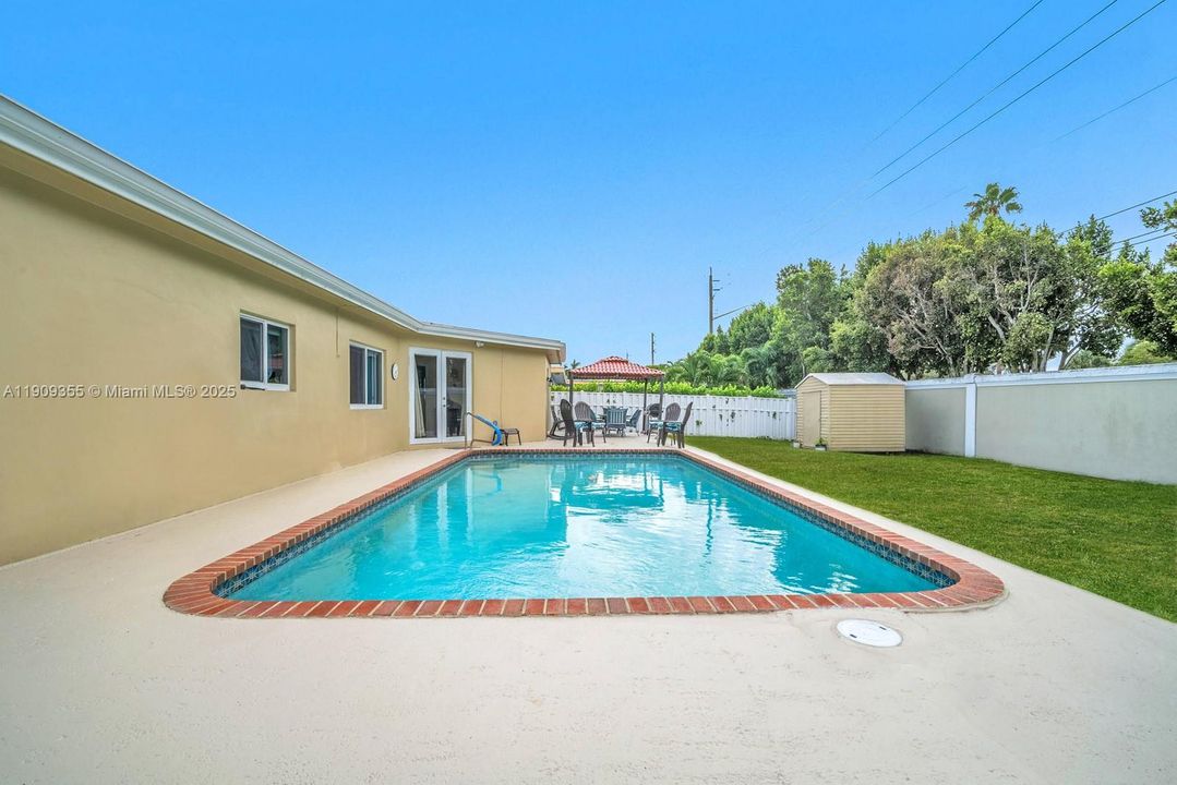 En Venta: $765,000 (3 camas, 2 baños, 2156 Pies cuadrados)