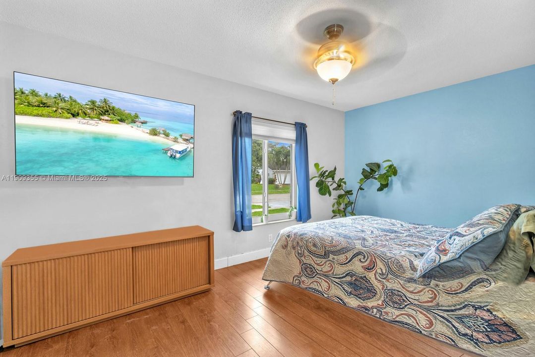 En Venta: $765,000 (3 camas, 2 baños, 2156 Pies cuadrados)