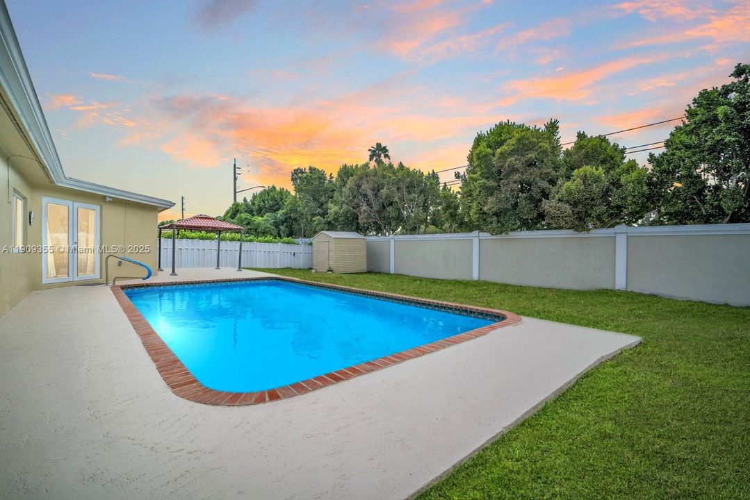 En Venta: $765,000 (3 camas, 2 baños, 2156 Pies cuadrados)