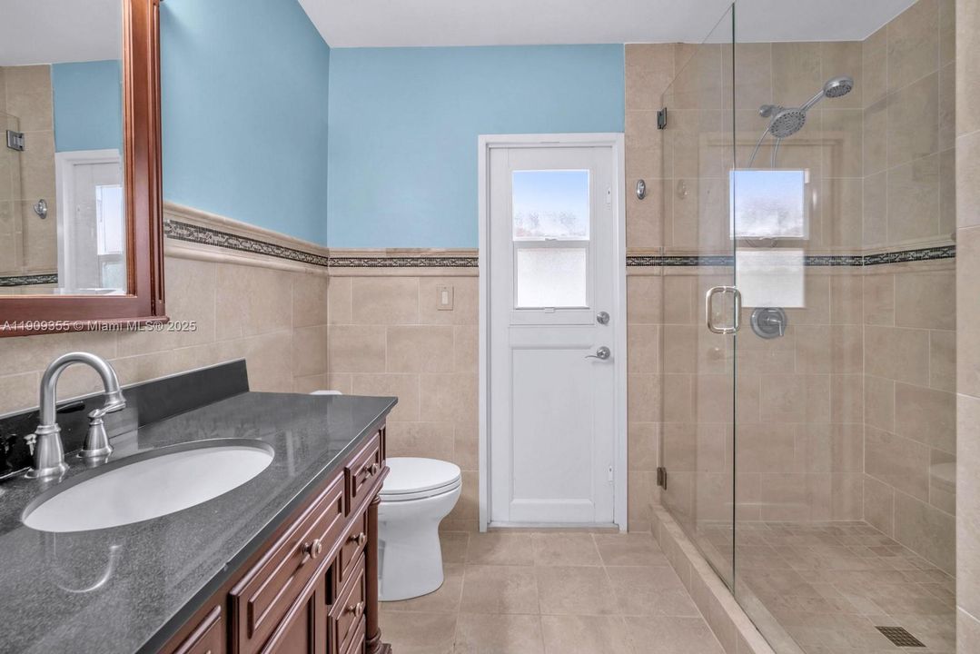 En Venta: $765,000 (3 camas, 2 baños, 2156 Pies cuadrados)