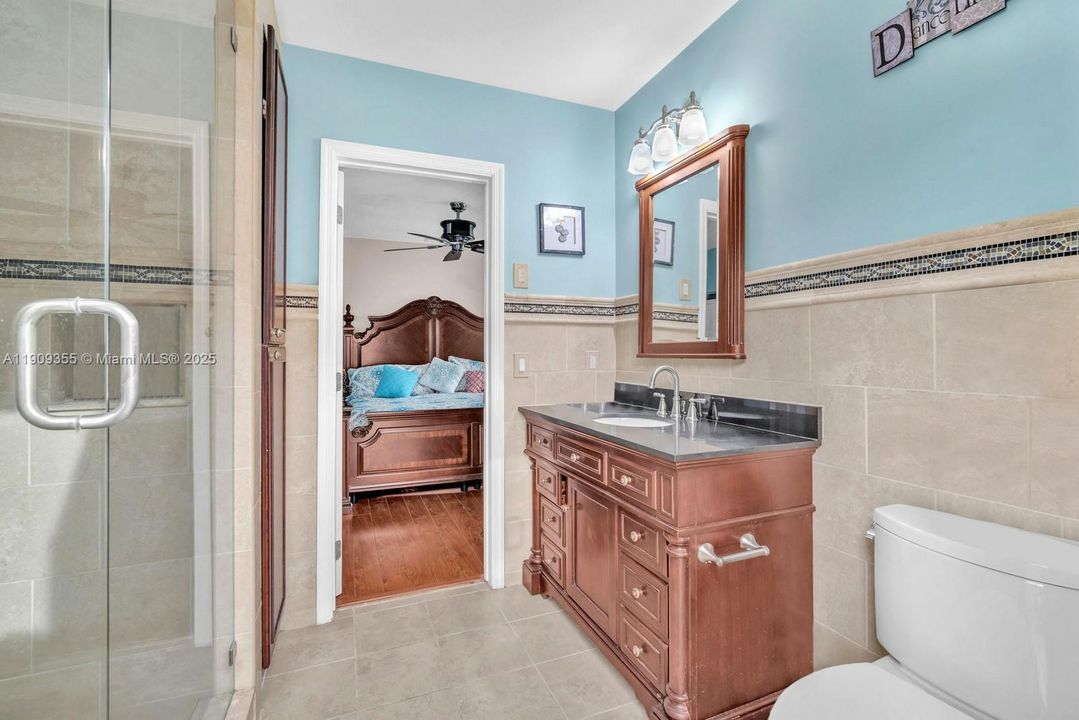 En Venta: $765,000 (3 camas, 2 baños, 2156 Pies cuadrados)