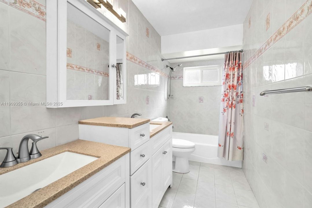 En Venta: $765,000 (3 camas, 2 baños, 2156 Pies cuadrados)