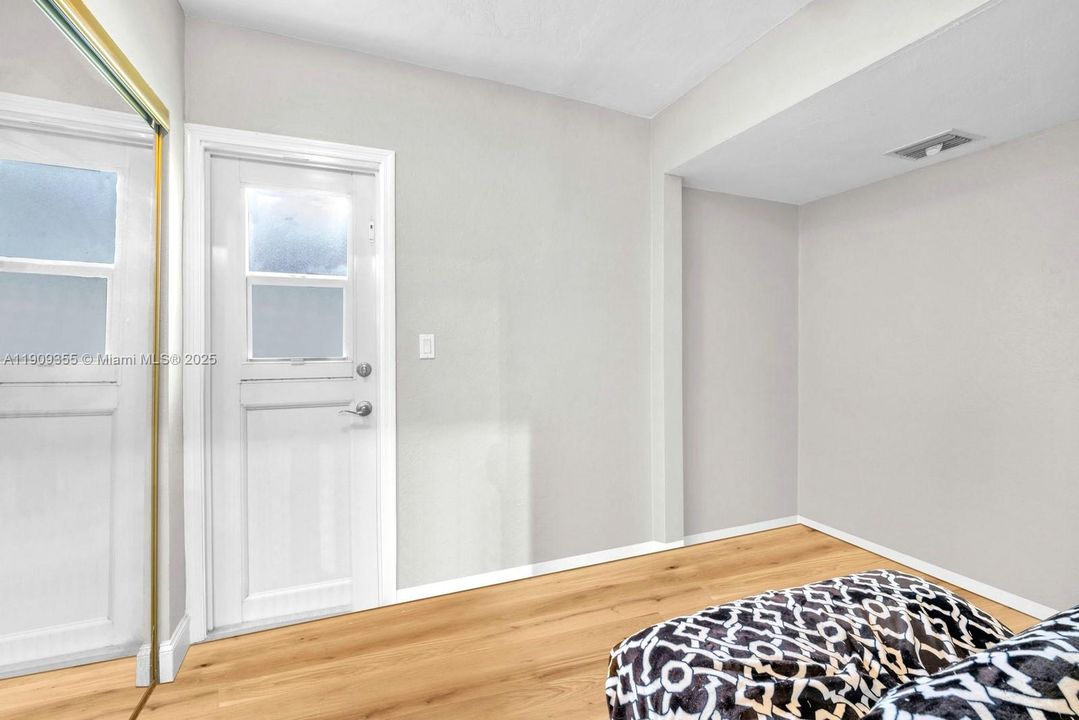 En Venta: $765,000 (3 camas, 2 baños, 2156 Pies cuadrados)