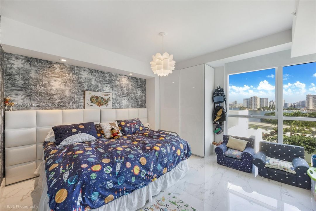 Active With Contract: $6,300 (3 beds, 2 baths, 1705 Square Feet)