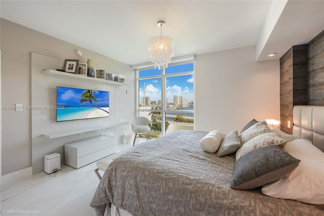 Active With Contract: $6,300 (3 beds, 2 baths, 1705 Square Feet)