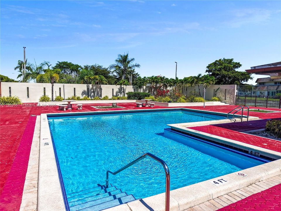 For Sale: $299,000 (2 beds, 2 baths, 1112 Square Feet)