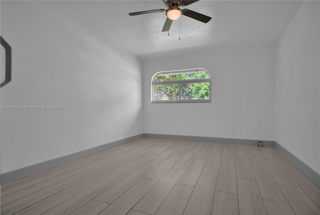 For Sale: $299,000 (2 beds, 2 baths, 1112 Square Feet)