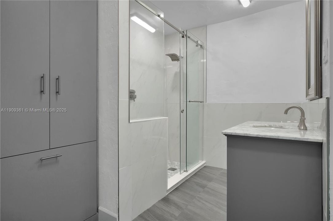 For Sale: $299,000 (2 beds, 2 baths, 1112 Square Feet)
