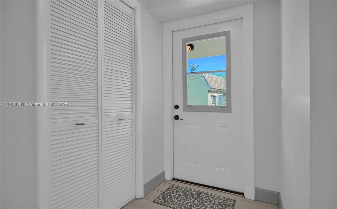 For Sale: $299,000 (2 beds, 2 baths, 1112 Square Feet)