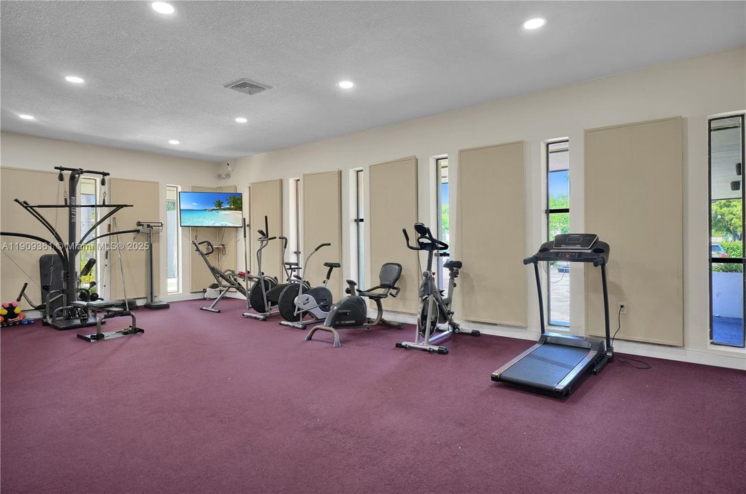 For Sale: $299,000 (2 beds, 2 baths, 1112 Square Feet)