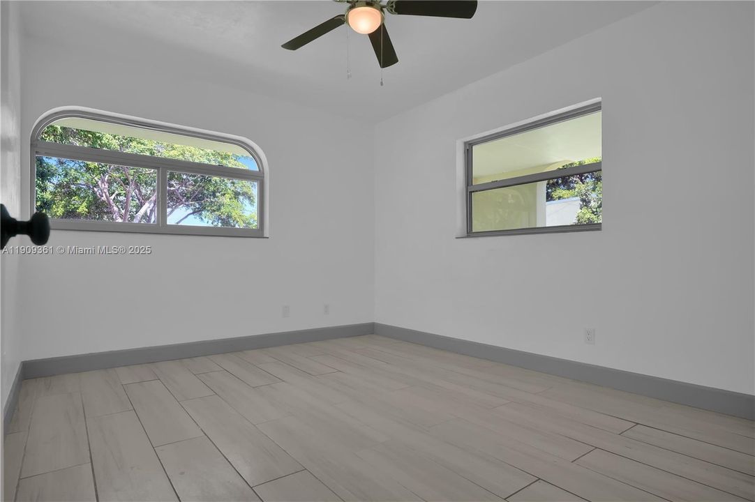 For Sale: $299,000 (2 beds, 2 baths, 1112 Square Feet)