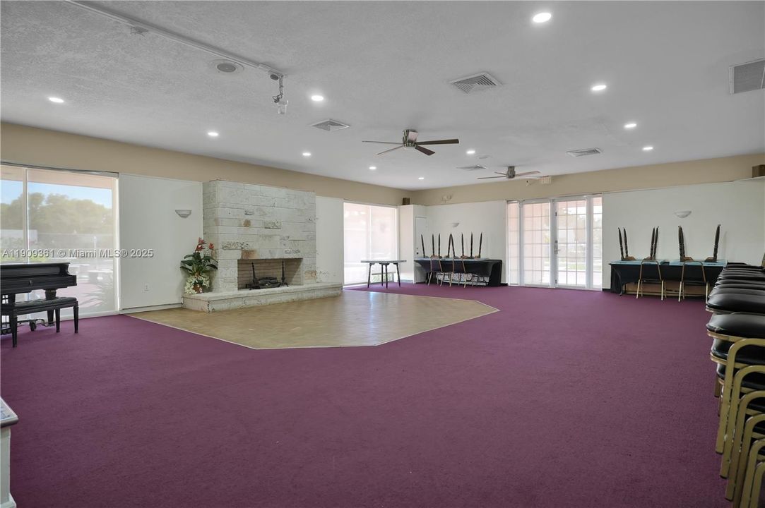 For Sale: $299,000 (2 beds, 2 baths, 1112 Square Feet)