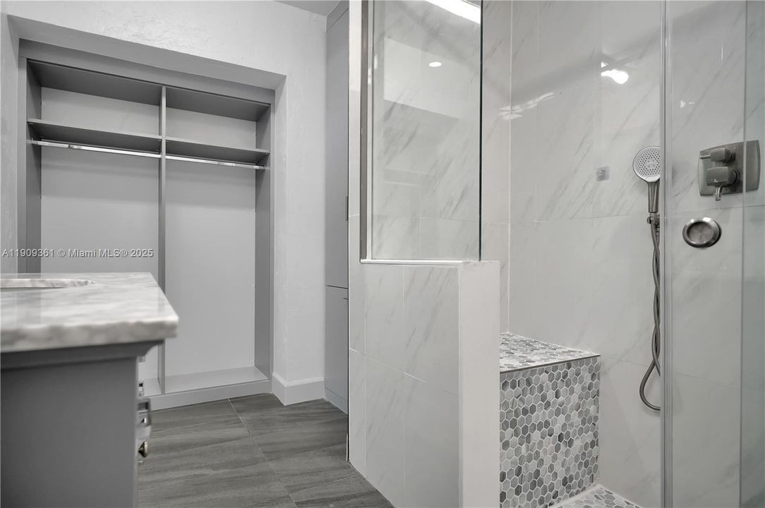 For Sale: $299,000 (2 beds, 2 baths, 1112 Square Feet)